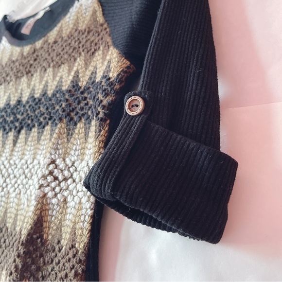 Academia Black & Brown Textured Top 🔲🤎🦇 - Picture 5 of 10